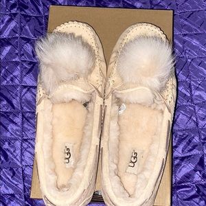 UGG Dakota Pom Pom